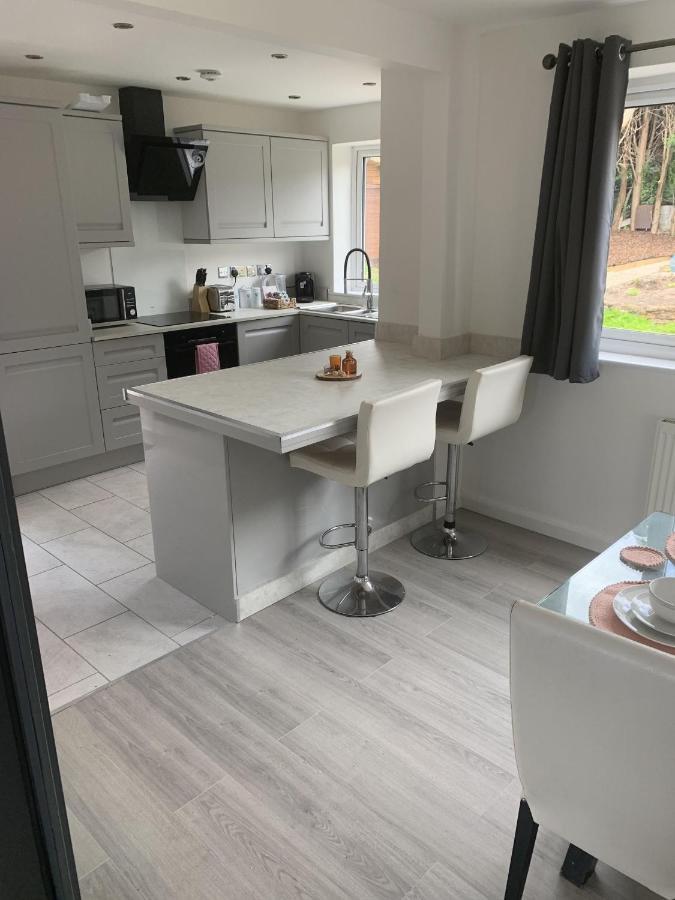 Crowthorne House, Beautiful 3 Bedroom Home For Upto 8 Guests, With Sofa Bed Cul-De-Sac With Private Driveway Ноттингем Экстерьер фото